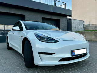 Tesla Model 3 foto 2