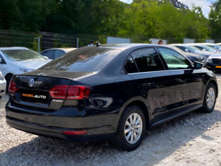 Volkswagen Jetta foto 5