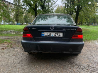 Mercedes C-Class foto 4