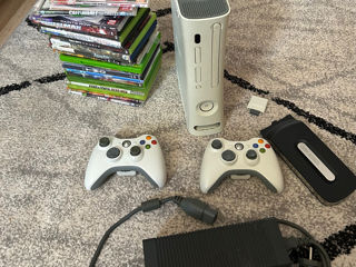Vând consolă Xbox 360 în stare bună de funcționare. Tot ce este în poze este inclus: foto 2