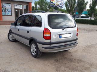 Opel Zafira foto 2