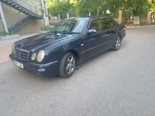 Mercedes E-Class foto 2