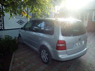 Volkswagen Touran foto 1