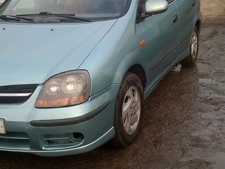 Nissan Almera Tino foto 1