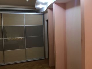 Apartament cu 3 camere spre chirie in Sector Botanica str.Grenoble foto 2