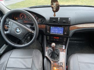 BMW 5 Series foto 10