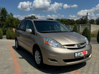 Toyota Sienna foto 2