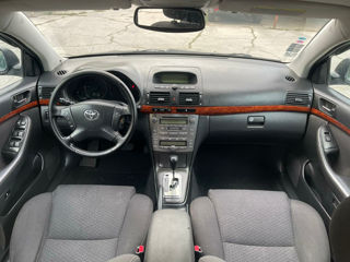 Toyota Avensis foto 8