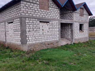 Se vinde casă în satul Volovița amplasată lîngă traseul  principal Chișinău -Soroca