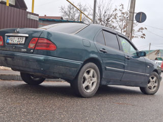 Mercedes E-Class foto 1