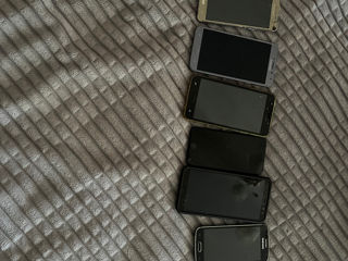 Vînd telefoanele din imagini pentru cu counteresați sunați iPhone-ul esta indisponibil și ecranul foto 2