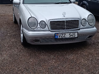 Mercedes E-Class foto 1