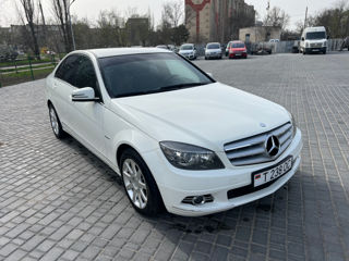 Mercedes C-Class foto 2