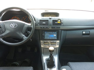 Toyota Avensis foto 8