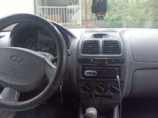 Hyundai Accent foto 7