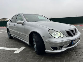 Mercedes C-Class foto 2