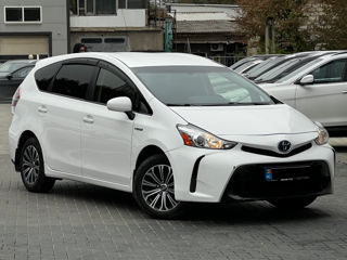 Toyota Prius v foto 4