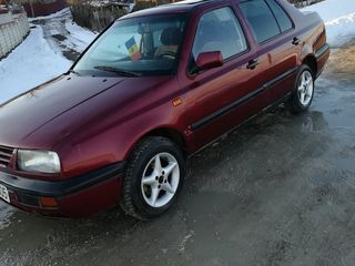 Volkswagen Vento foto 2