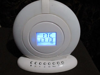 настольные часы UniGro. Day lignt alarm closk Radio FM .