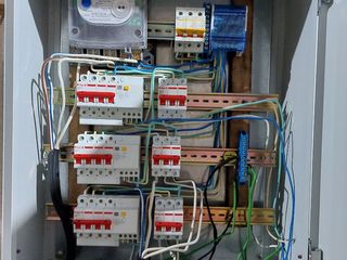 Electrician"Servicii Montari de Electricitate si Iluminare!Montare rapida si sigura' foto 3