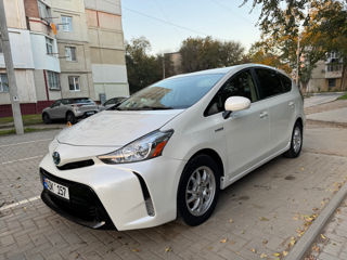 Toyota Prius v foto 4