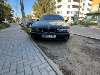 BMW 5 Series foto 2