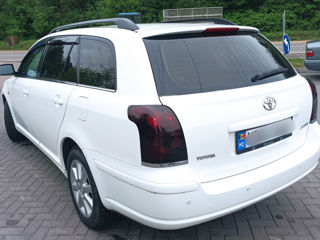 Toyota Avensis foto 4