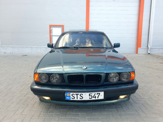 BMW 5 Series foto 1