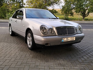 Mercedes E-Class foto 4