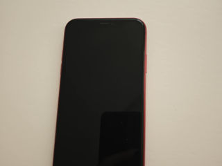 iPhone 11 red foto 2