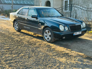 Mercedes E-Class foto 2