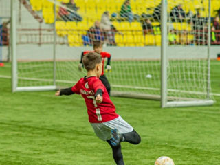 Primii Pași în Fotbal – Viitori Campioni de Mâine! foto 3