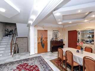 Casă 3 nivele, 327 mp, teren 8 ari, Buiucani, Str. Milano, 295000€ foto 3