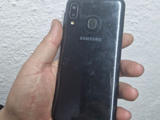 Samsung a20e starea de lucru buna.