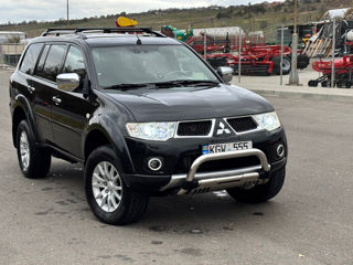 Mitsubishi Pajero Sport foto 2