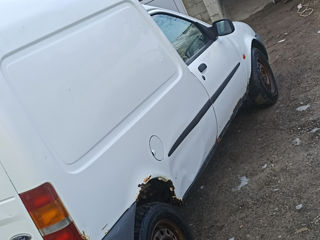 Ford Courier foto 4