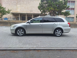 Toyota Avensis foto 4