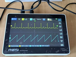 Цифровой планшетный осциллограф fnirsi 1013d 2 канала, 100 мгц/1gs)