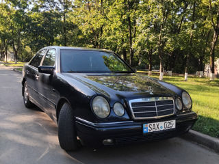 Mercedes E-Class foto 1