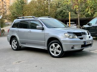 Mitsubishi Outlander foto 1