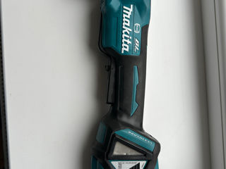 Makita DGA517