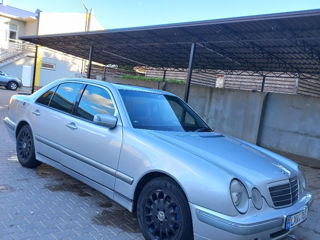 Mercedes E-Class foto 8