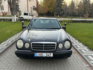 Mercedes E-Class foto 2