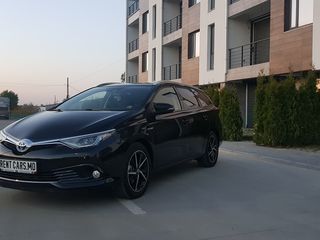 Toyota Auris 2014+ Chirie auto. foto 8