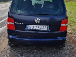 Volkswagen Touran foto 2