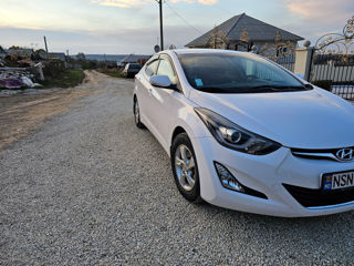 Hyundai Elantra foto 2