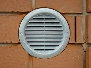 Отверстия для кондиционеров приточной вентиляции кухонной вытяжки воздуховода кондиционеров.