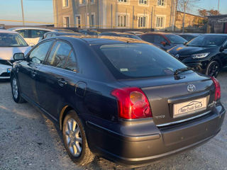 Toyota Avensis foto 4