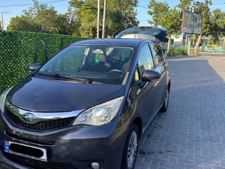 Toyota Verso-S foto 2