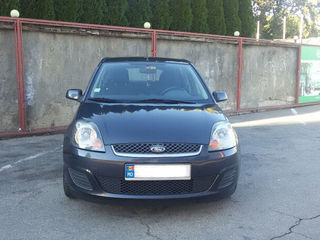 Ford Fiesta foto 1